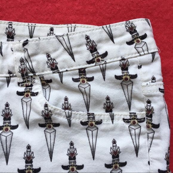 H&M shorts cutoff denim high waisted jean shorts with dagger knife print size 12 - Picture 8 of 14